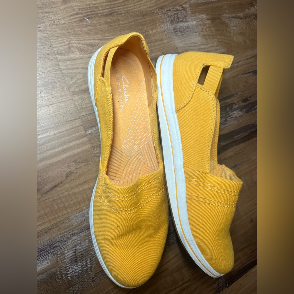 Clark’s CloudSteppers Breeze Women's 11 Dandelion Yellow Slip-On Shoes Moc Flats - Picture 2 of 8